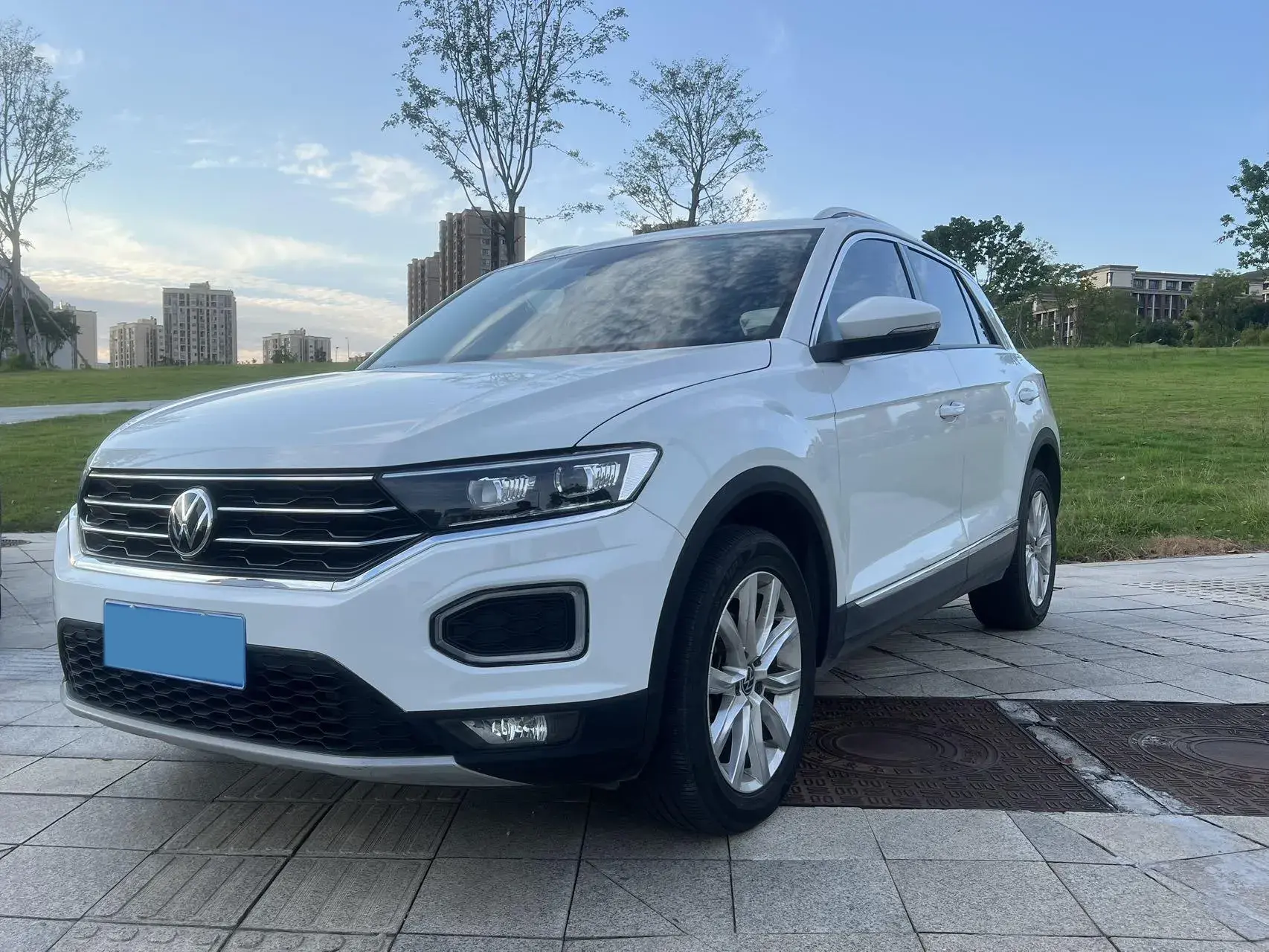 2022 VOLKSWAGEN T-ROC view 1