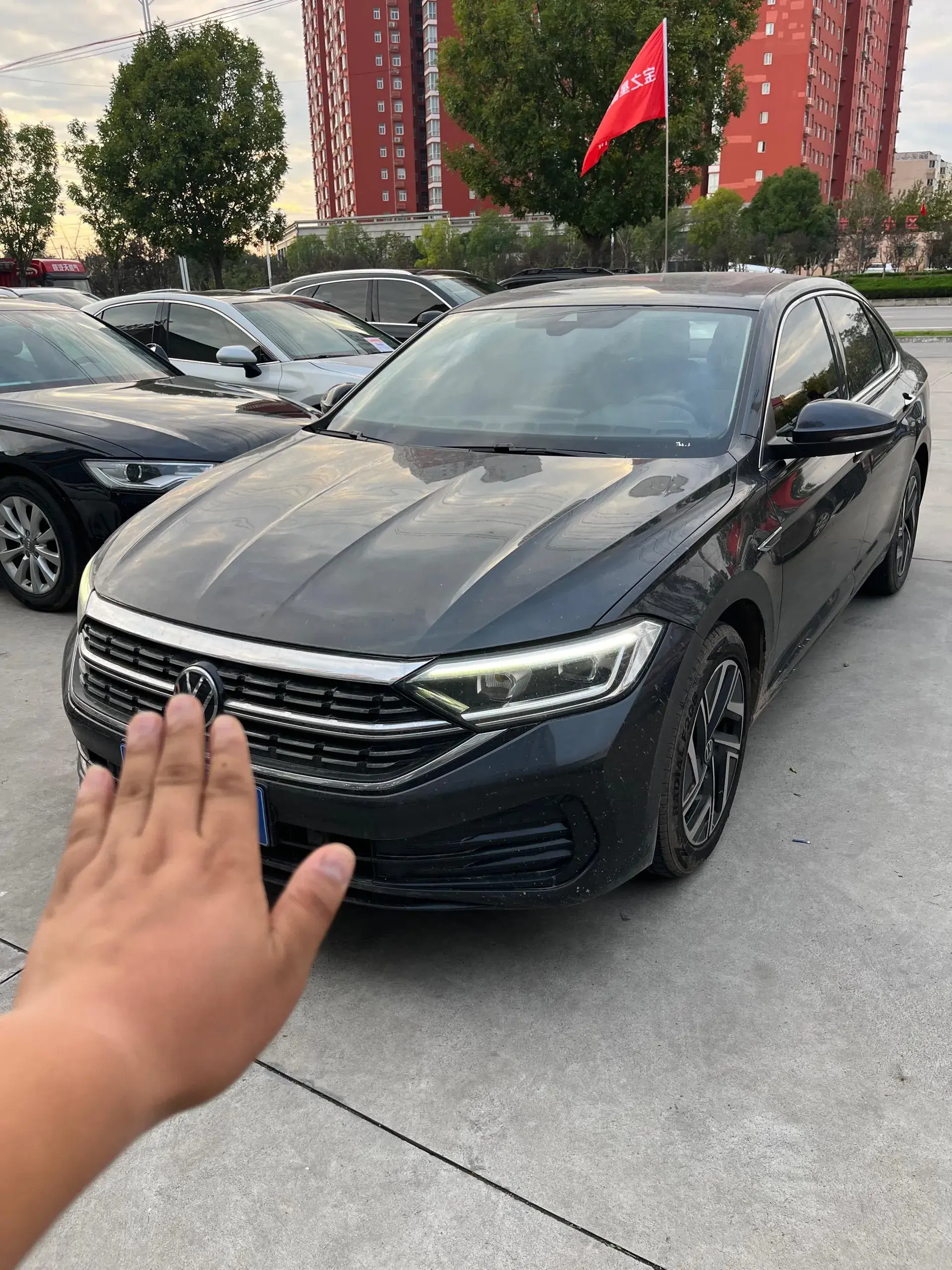 2023 VOLKSWAGEN SAGITAR view 1