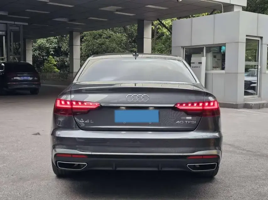 2022 AUDI A4L thumbnail 4