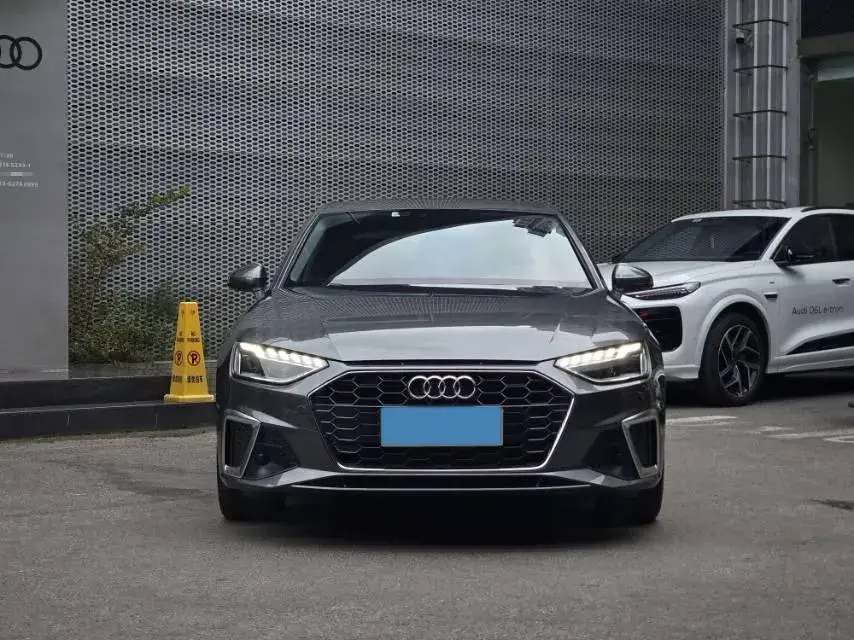 2022 AUDI A4L thumbnail 2