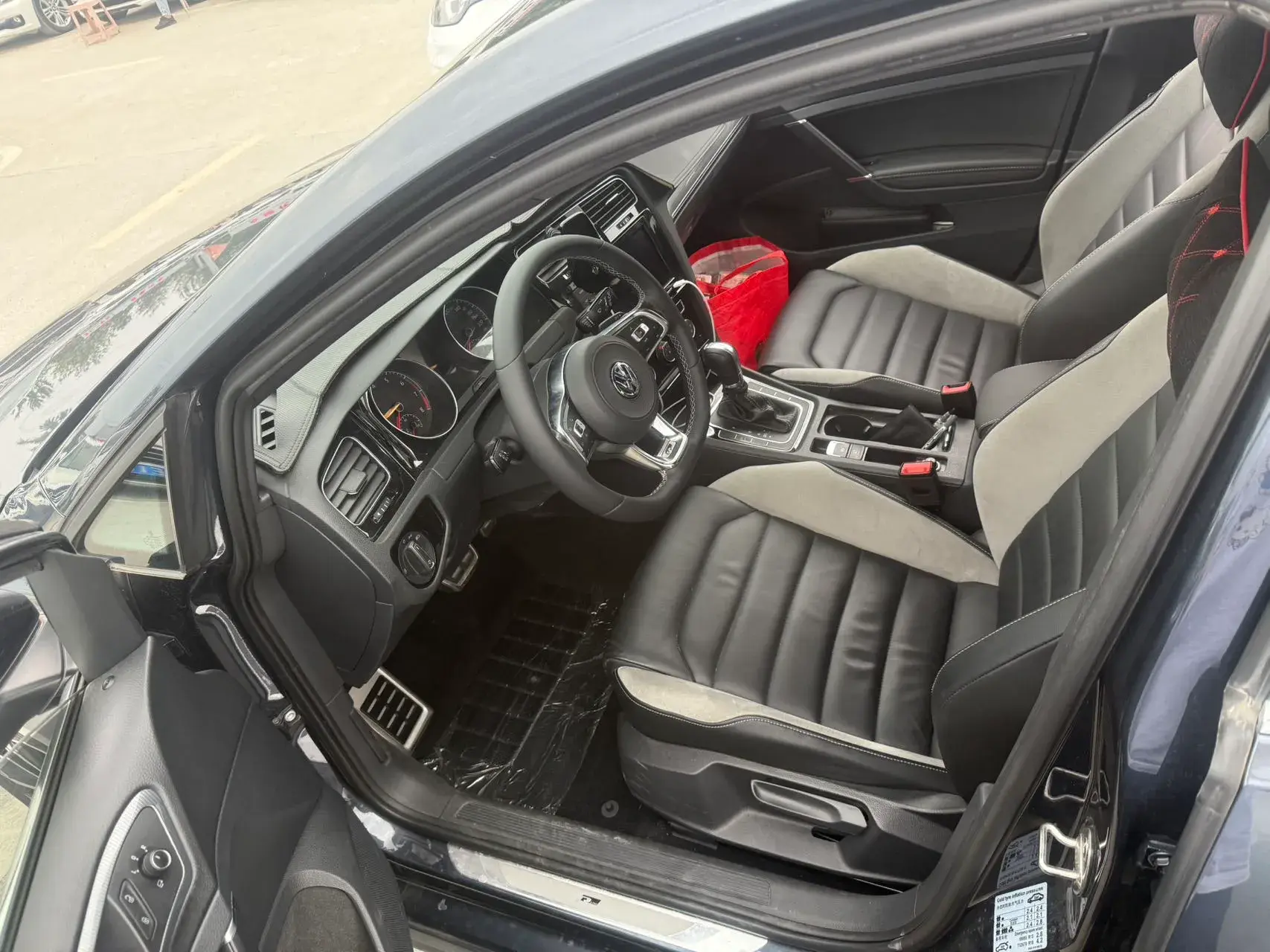 2019 VOLKSWAGEN GOLF thumbnail 4