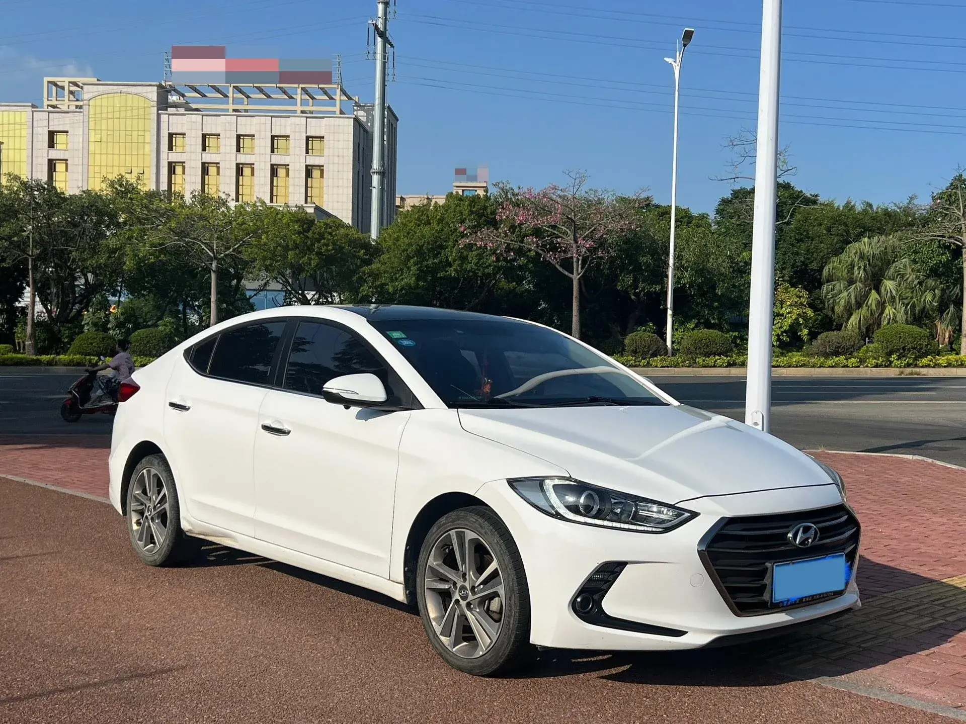 2016 HYUNDAI ELANTRA thumbnail 3