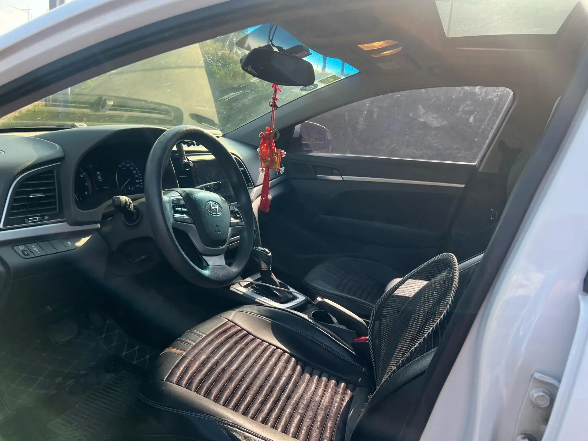 2016 HYUNDAI ELANTRA thumbnail 4