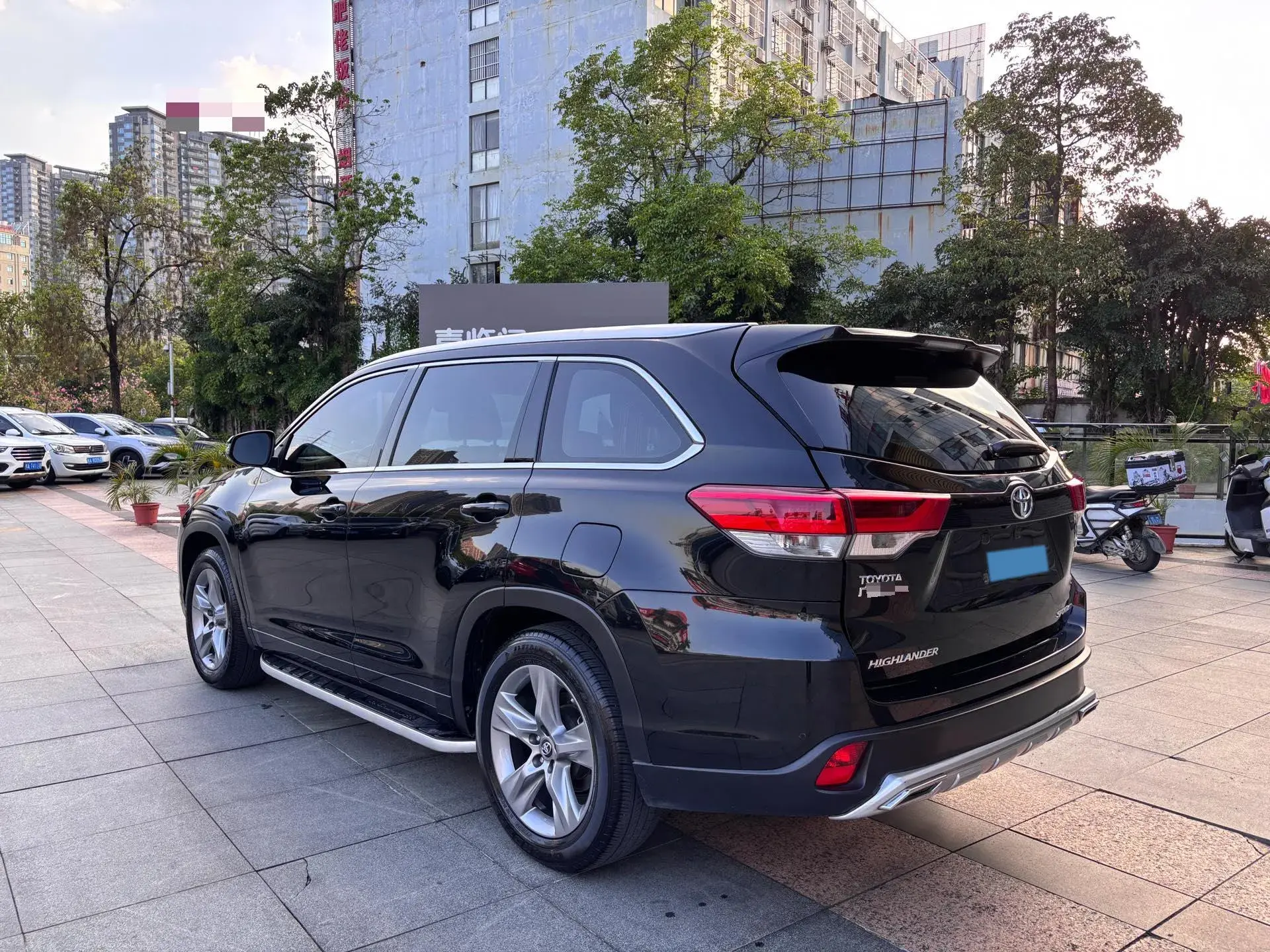 2018 TOYOTA HIGHLANDER thumbnail 3