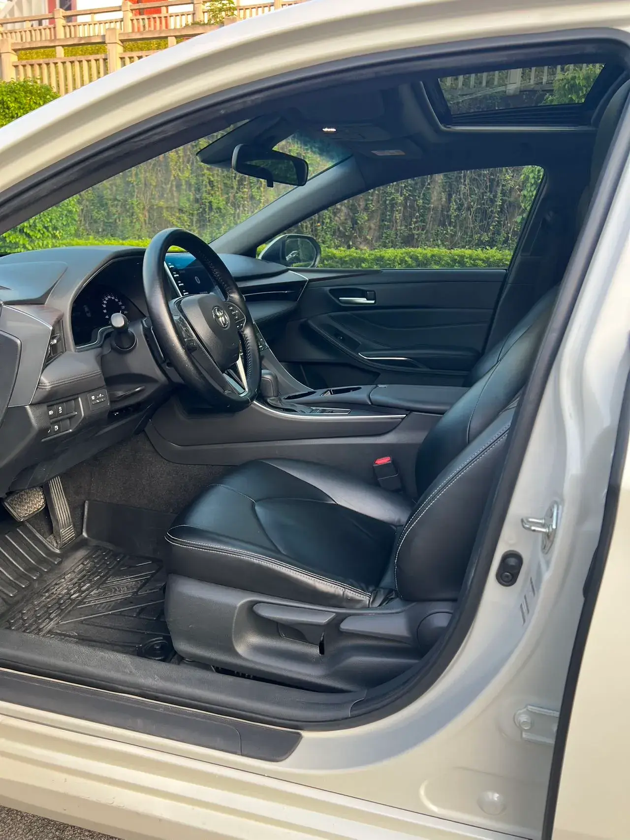 2019 TOYOTA AVALON thumbnail 4