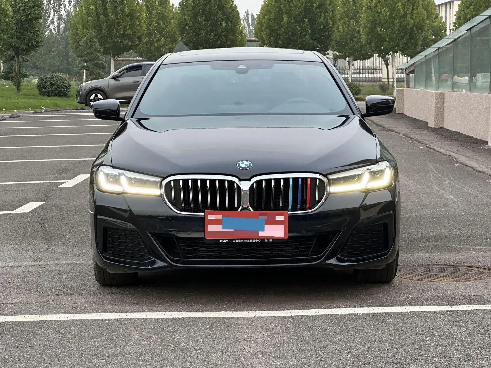 2022 BMW 5 thumbnail 2