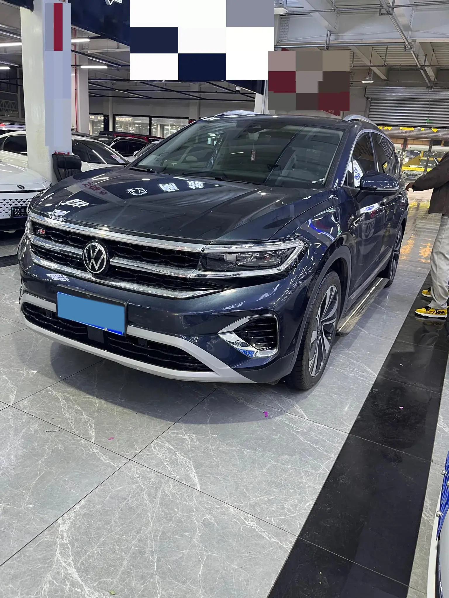 2023 VOLKSWAGEN TALAGON view 1