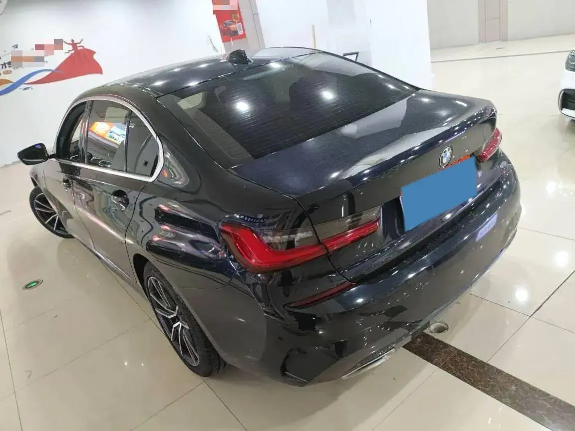 2021 BMW 3 thumbnail 4