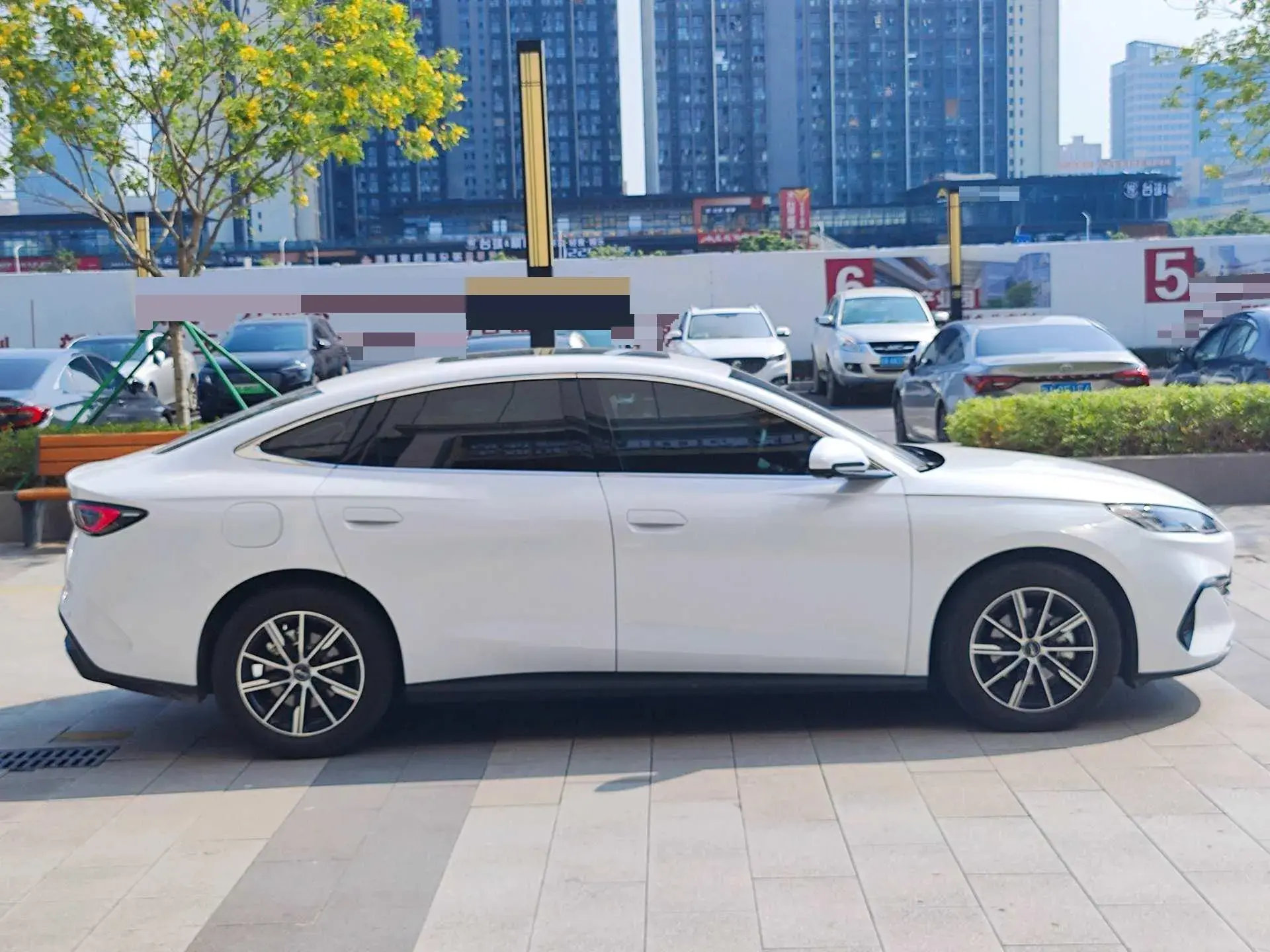 2024 BYD SEAL thumbnail 3