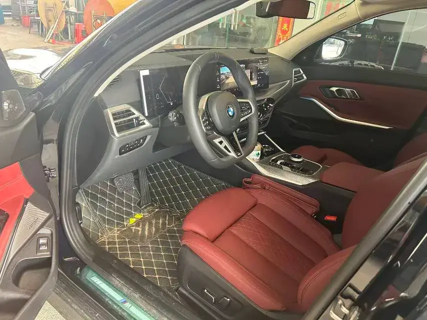 2025 BMW 3 thumbnail 3