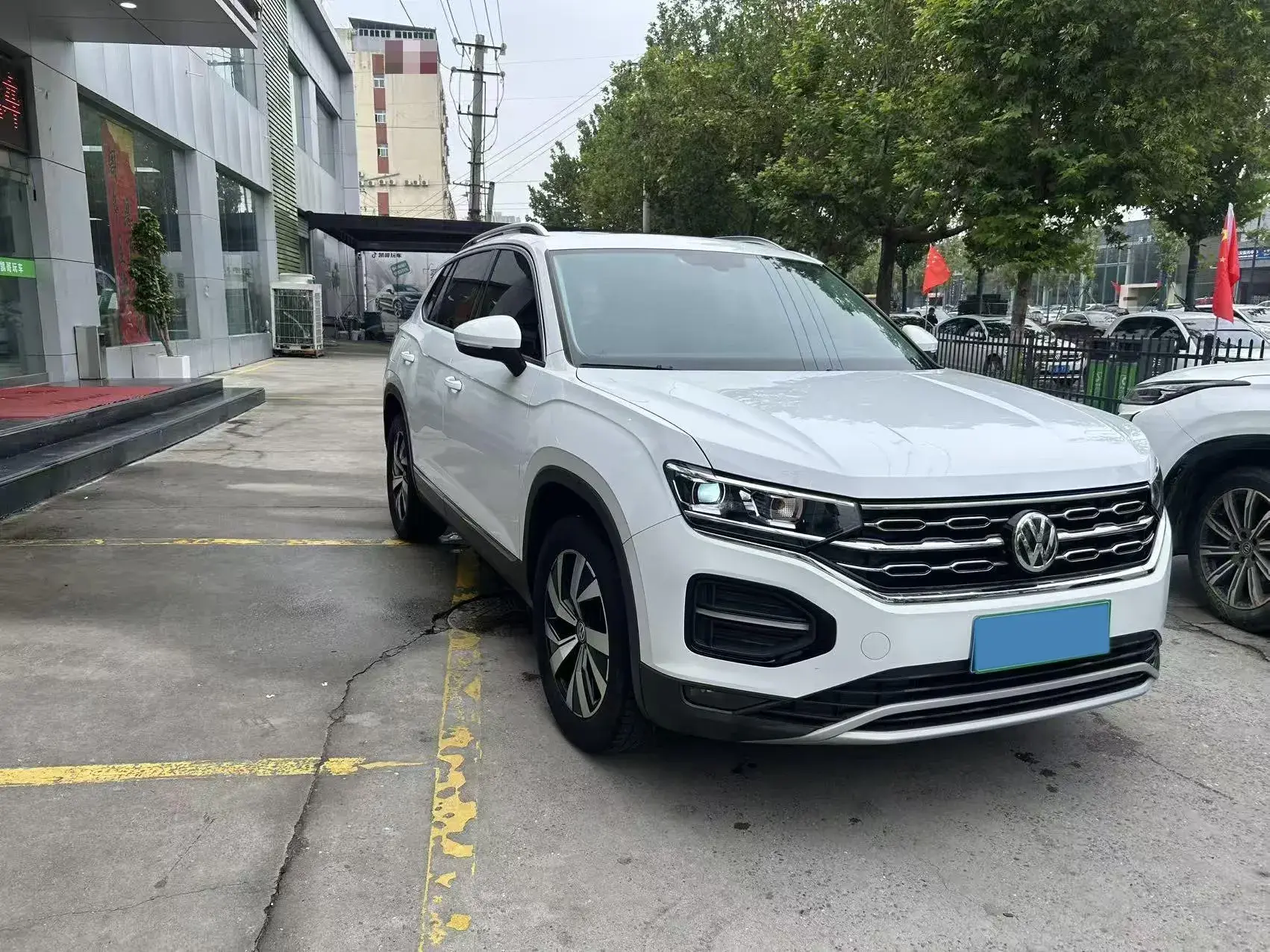 2019 VOLKSWAGEN TAYRON thumbnail 3