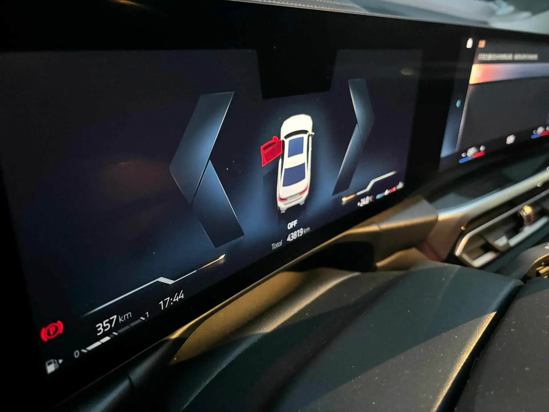 2023 BMW 3 thumbnail 4