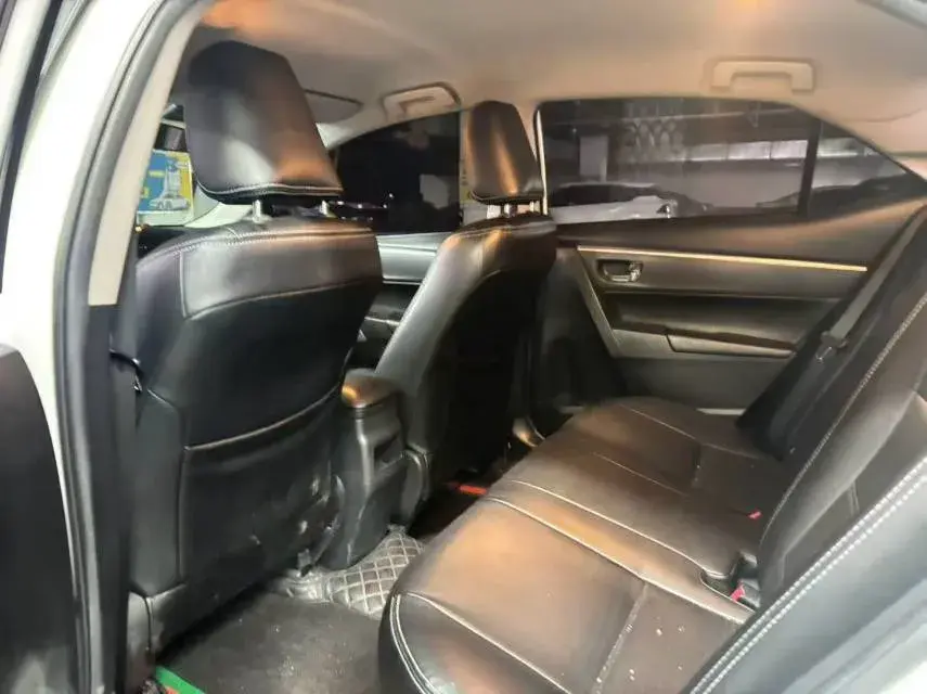 2017 TOYOTA COROLLA thumbnail 3