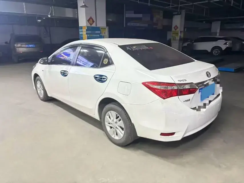 2017 TOYOTA COROLLA thumbnail 4