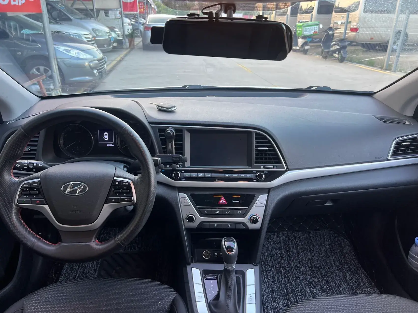 2016 HYUNDAI ELANTRA thumbnail 4