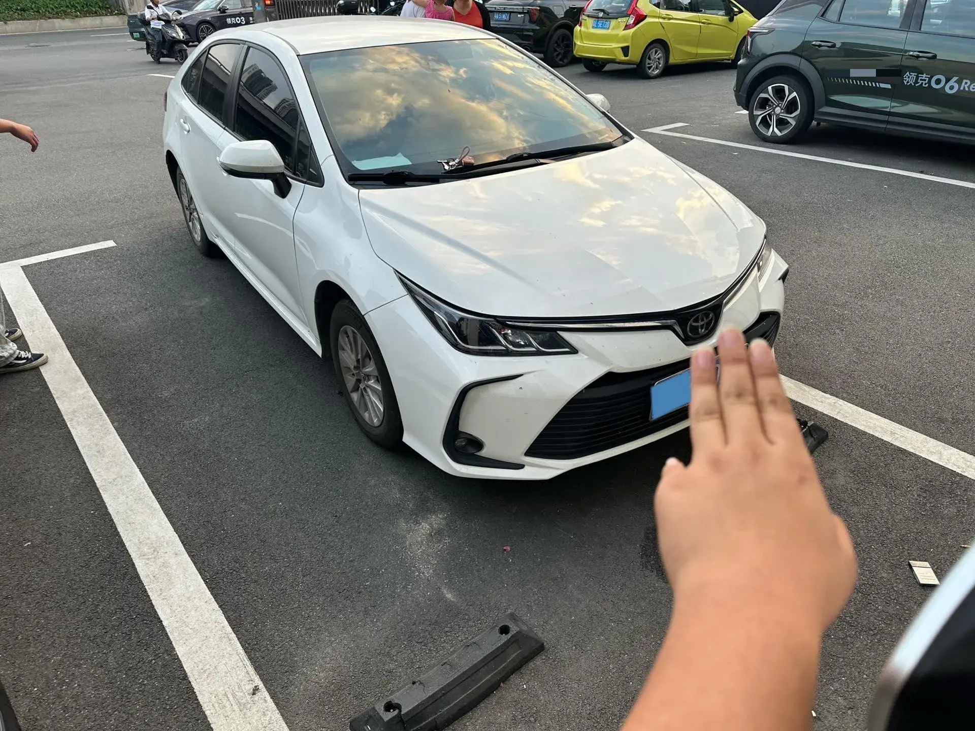2019 TOYOTA COROLLA thumbnail 2