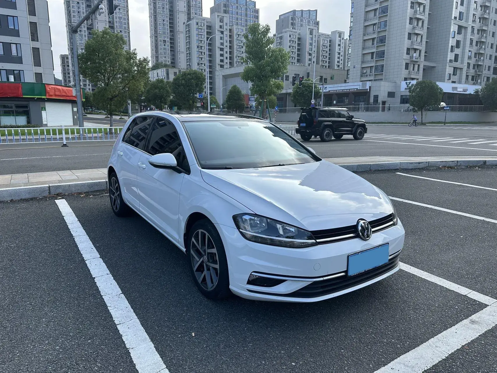 2020 VOLKSWAGEN GOLF thumbnail 3