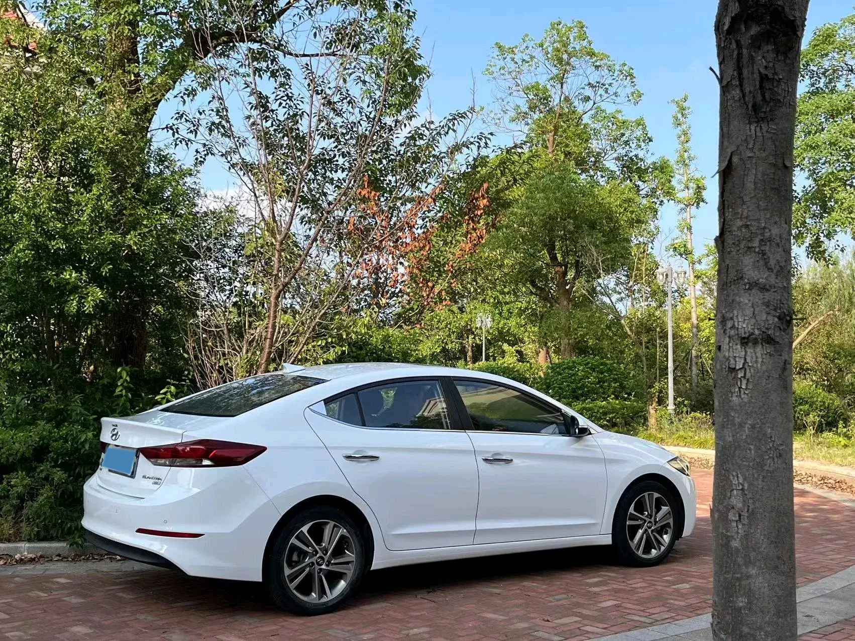 2018 HYUNDAI ELANTRA thumbnail 4