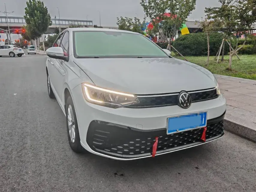 2025 VOLKSWAGEN LAVIDA thumbnail 2