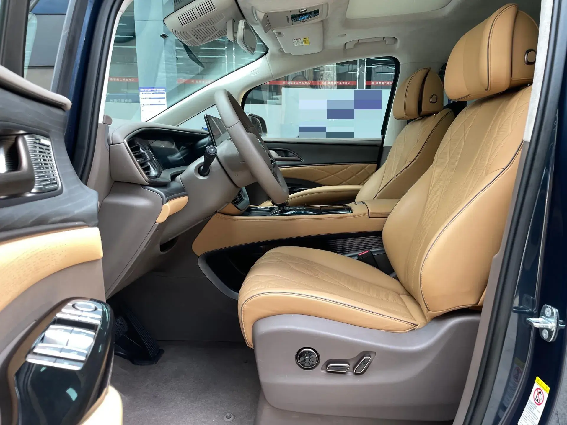 2022 DENZA D9 thumbnail 4