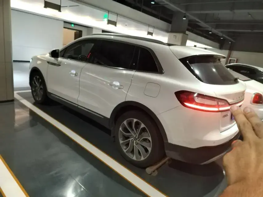 2021 LINCOLN NAUTILUS thumbnail 2