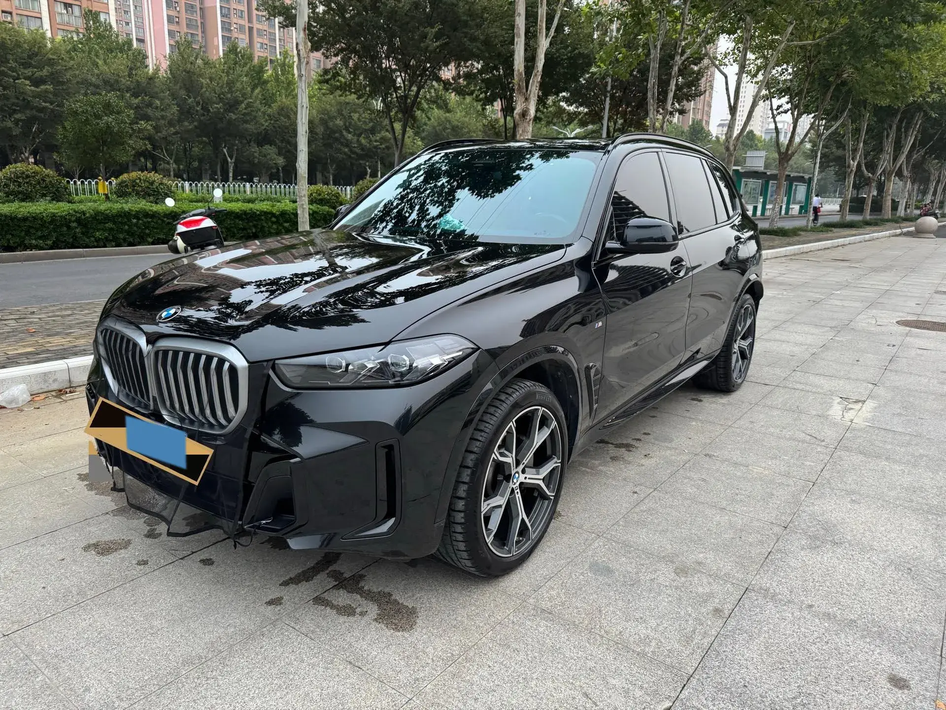 2023 BMW X5 view 1