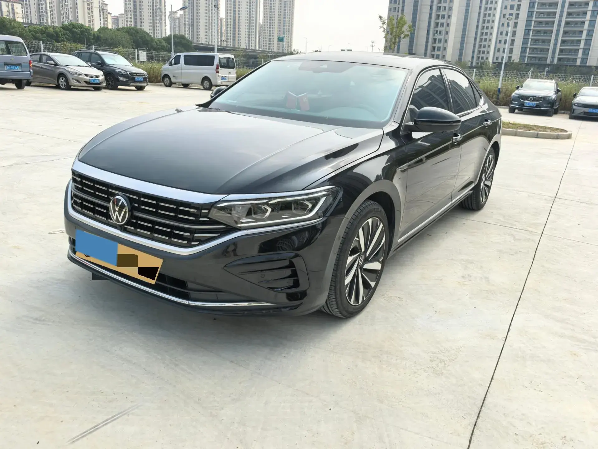 2023 VOLKSWAGEN PASSAT view 1