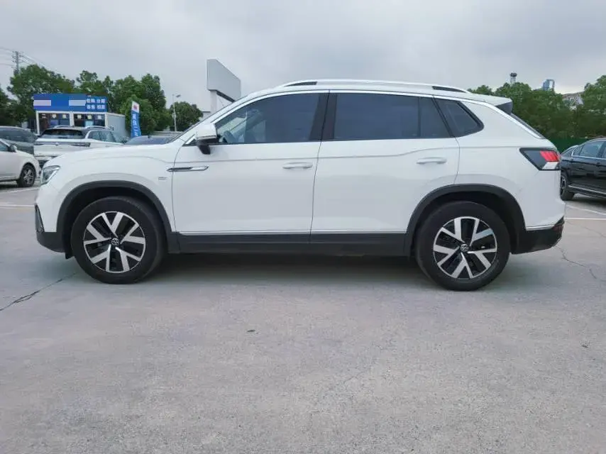 2023 VOLKSWAGEN TAYRON thumbnail 4