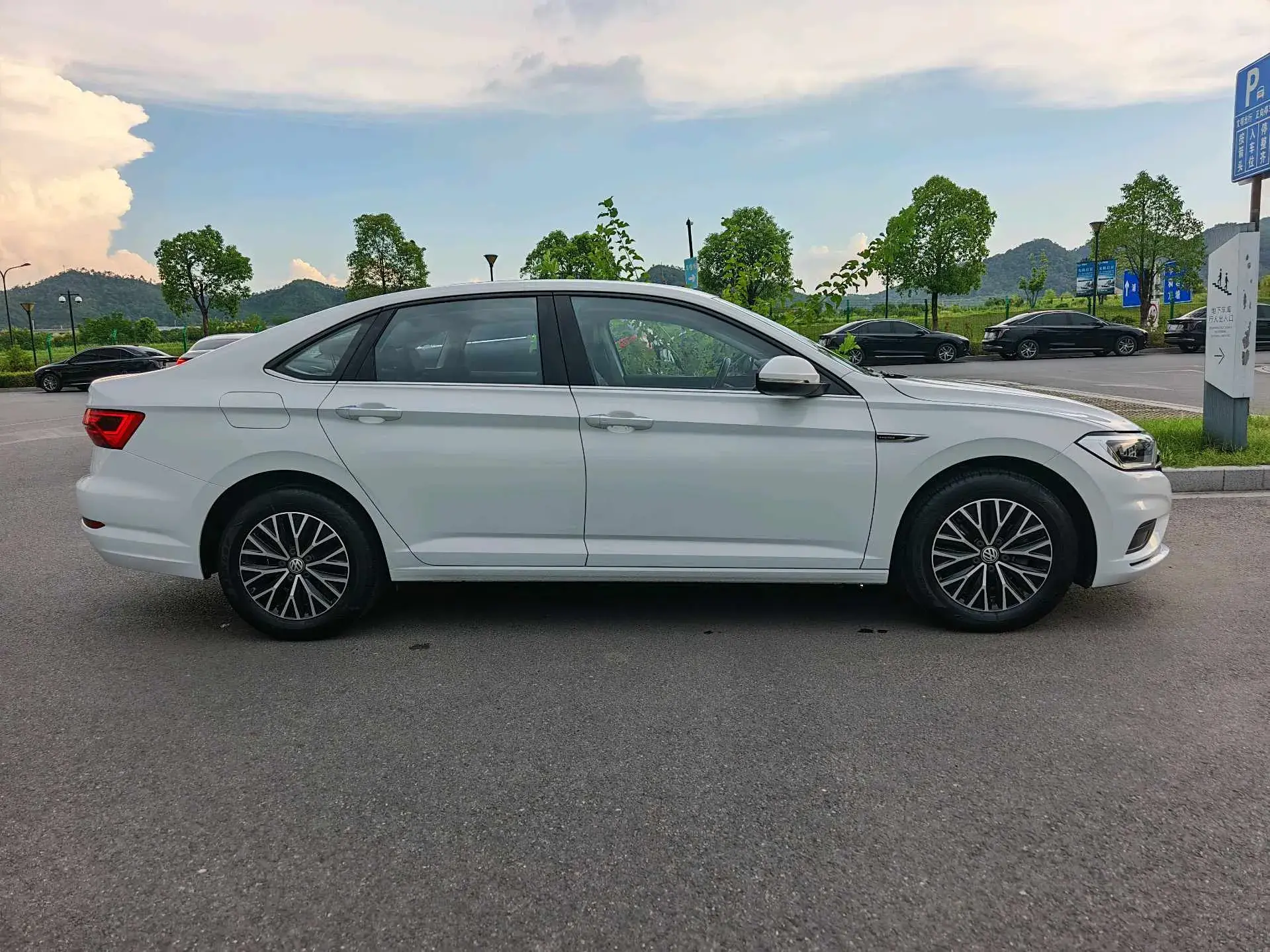 2020 VOLKSWAGEN SAGITAR thumbnail 4