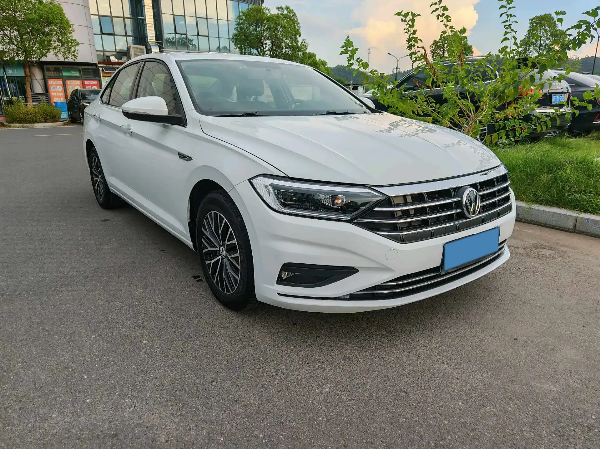 2020 VOLKSWAGEN SAGITAR thumbnail 3