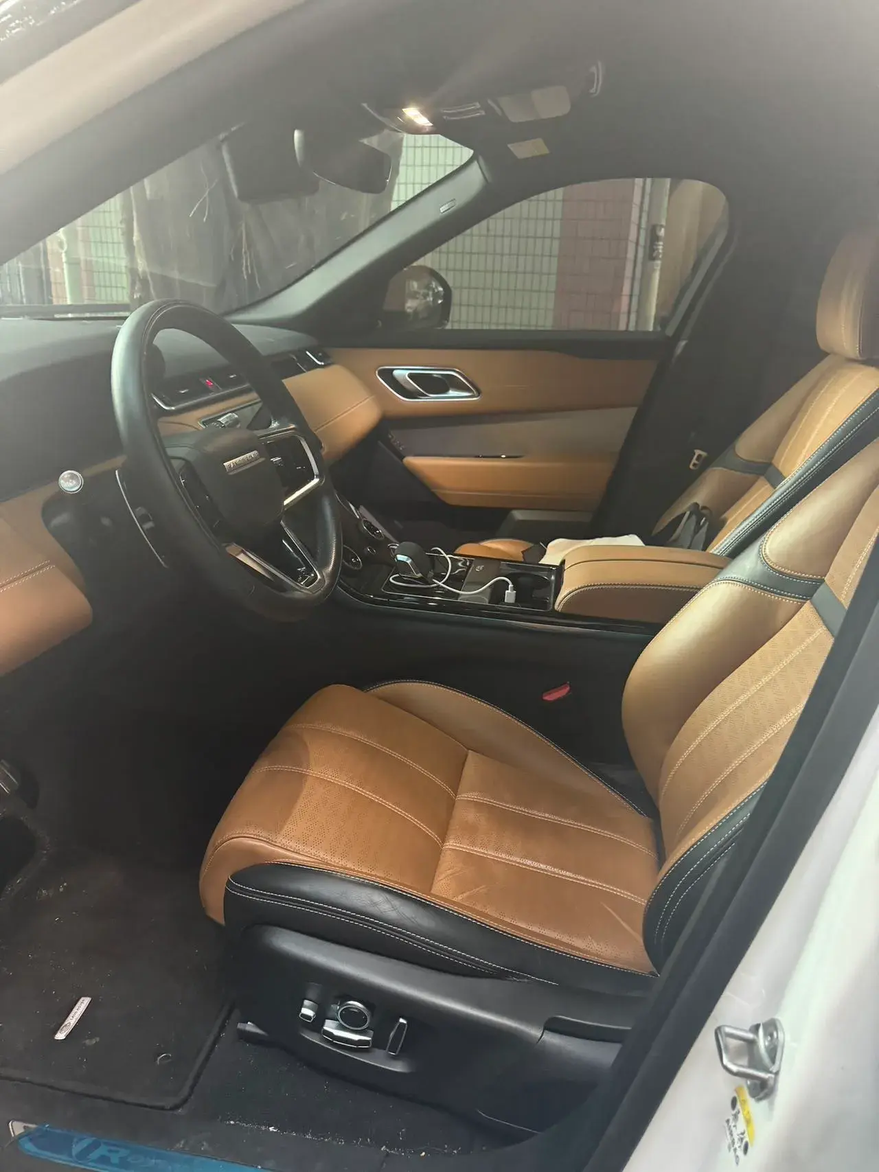 2022 LAND ROVER thumbnail 4