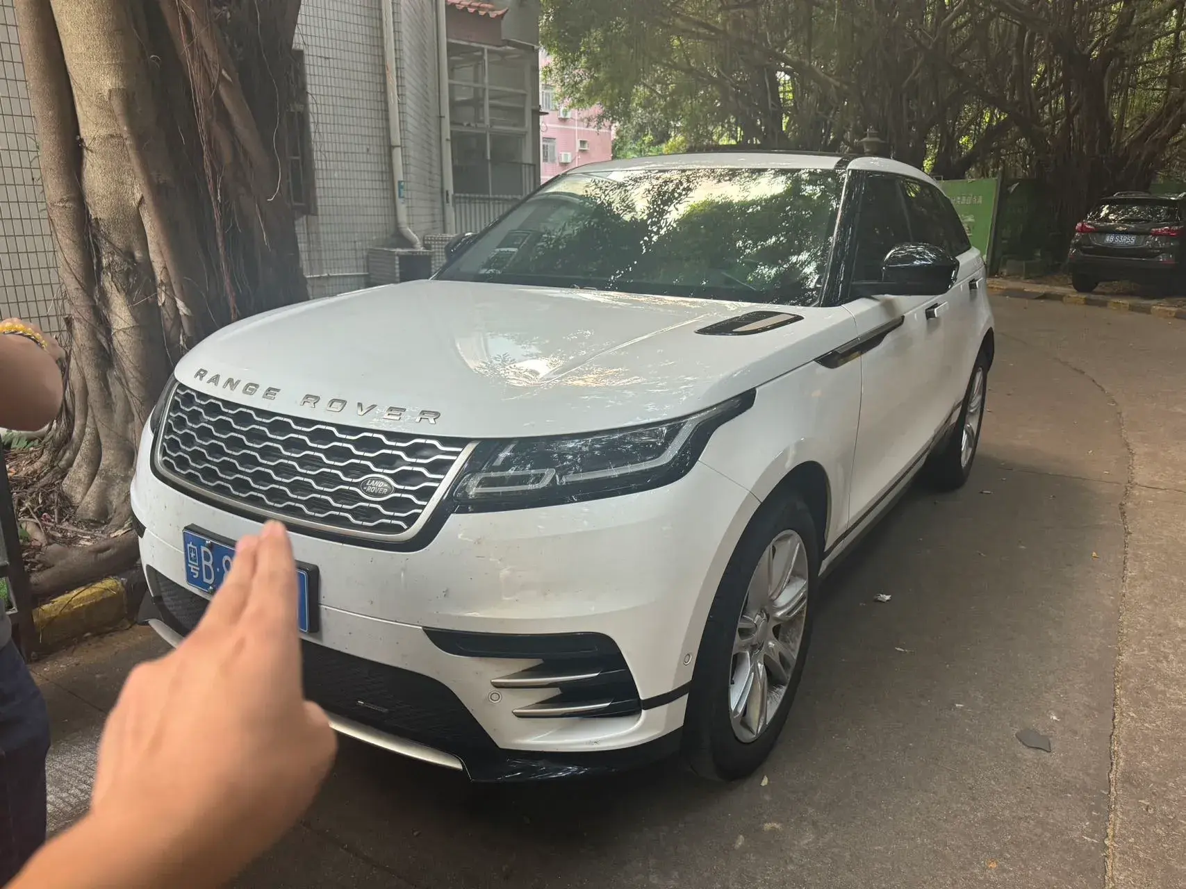 2022 LAND ROVER view 1