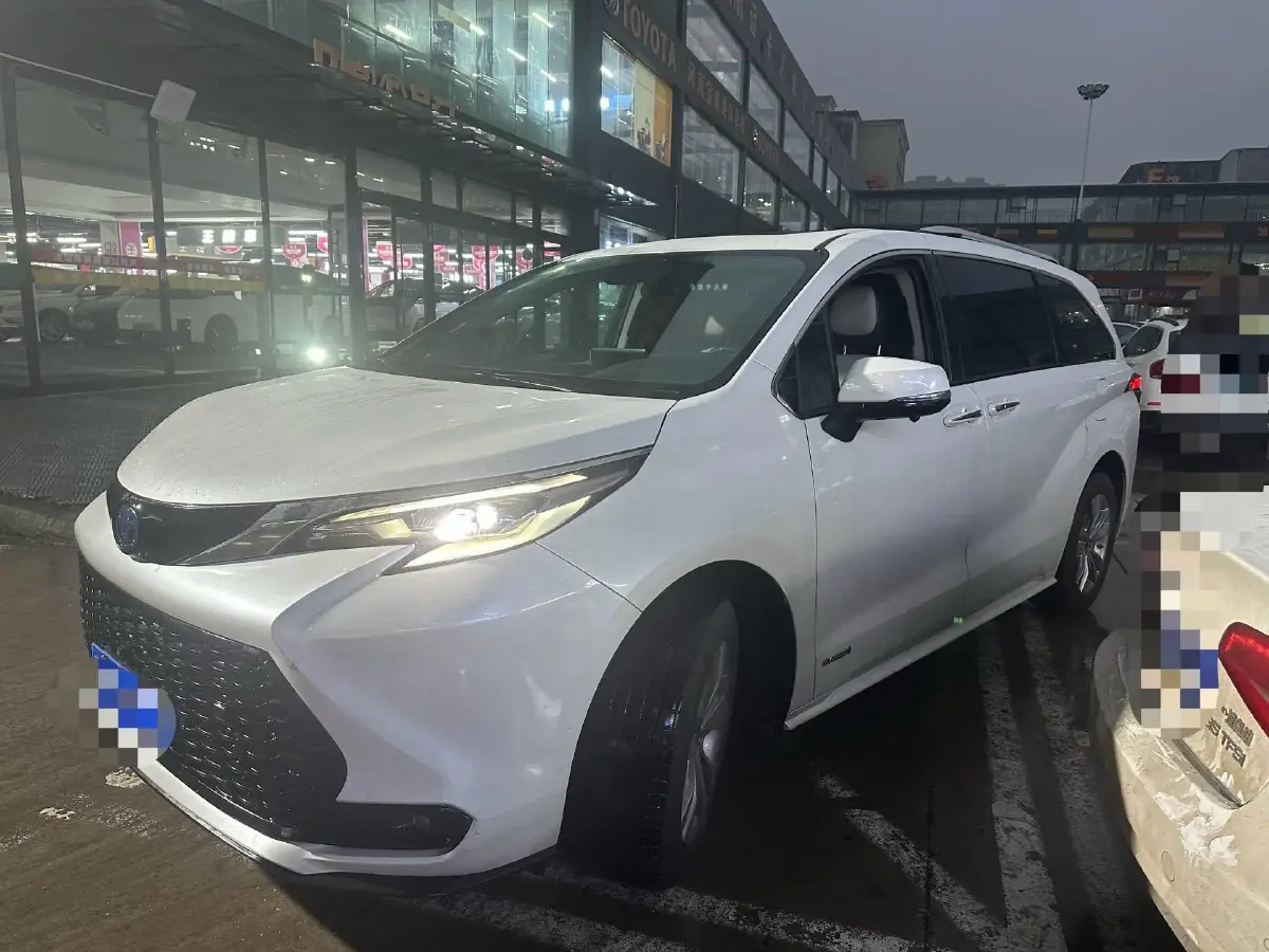 2023 Toyota Sienna 2.5L 189HP L4 E-CVT Hybrid