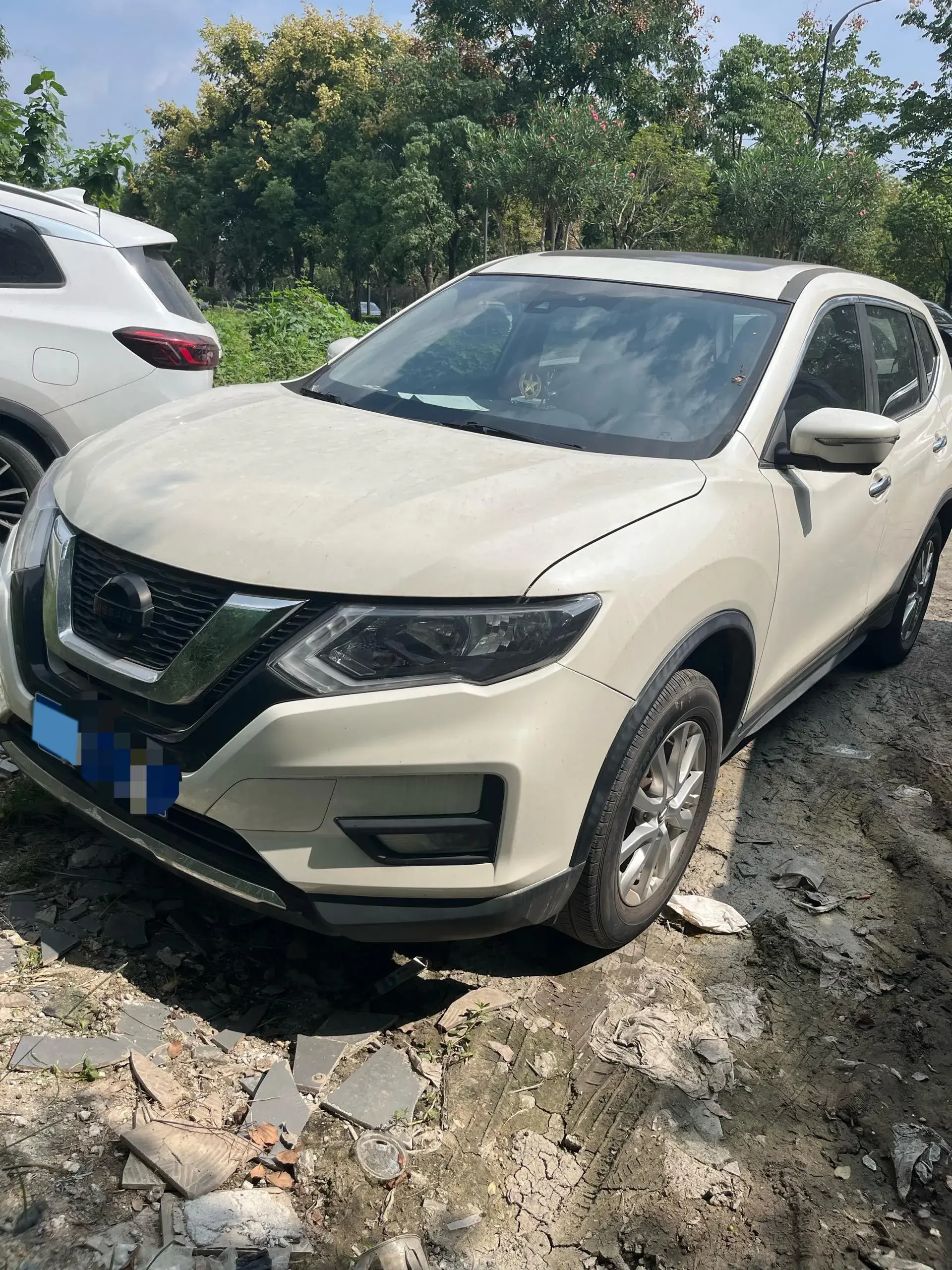 2021 NISSAN X-TRAIL view 1