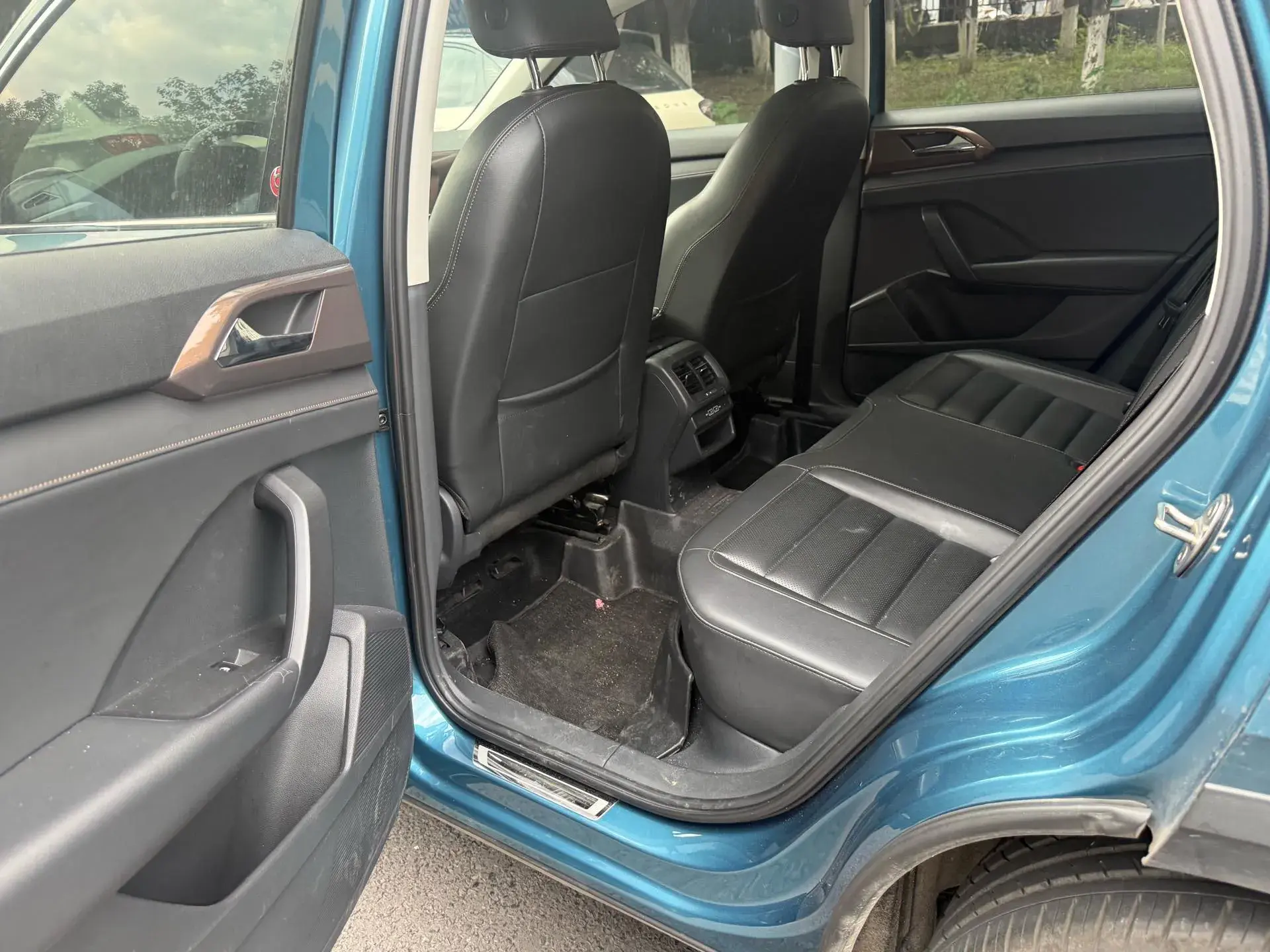 2019 VOLKSWAGEN THARU thumbnail 4