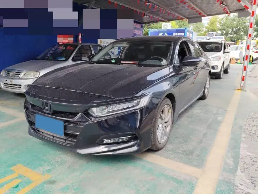 2018 HONDA ACCORD view 1