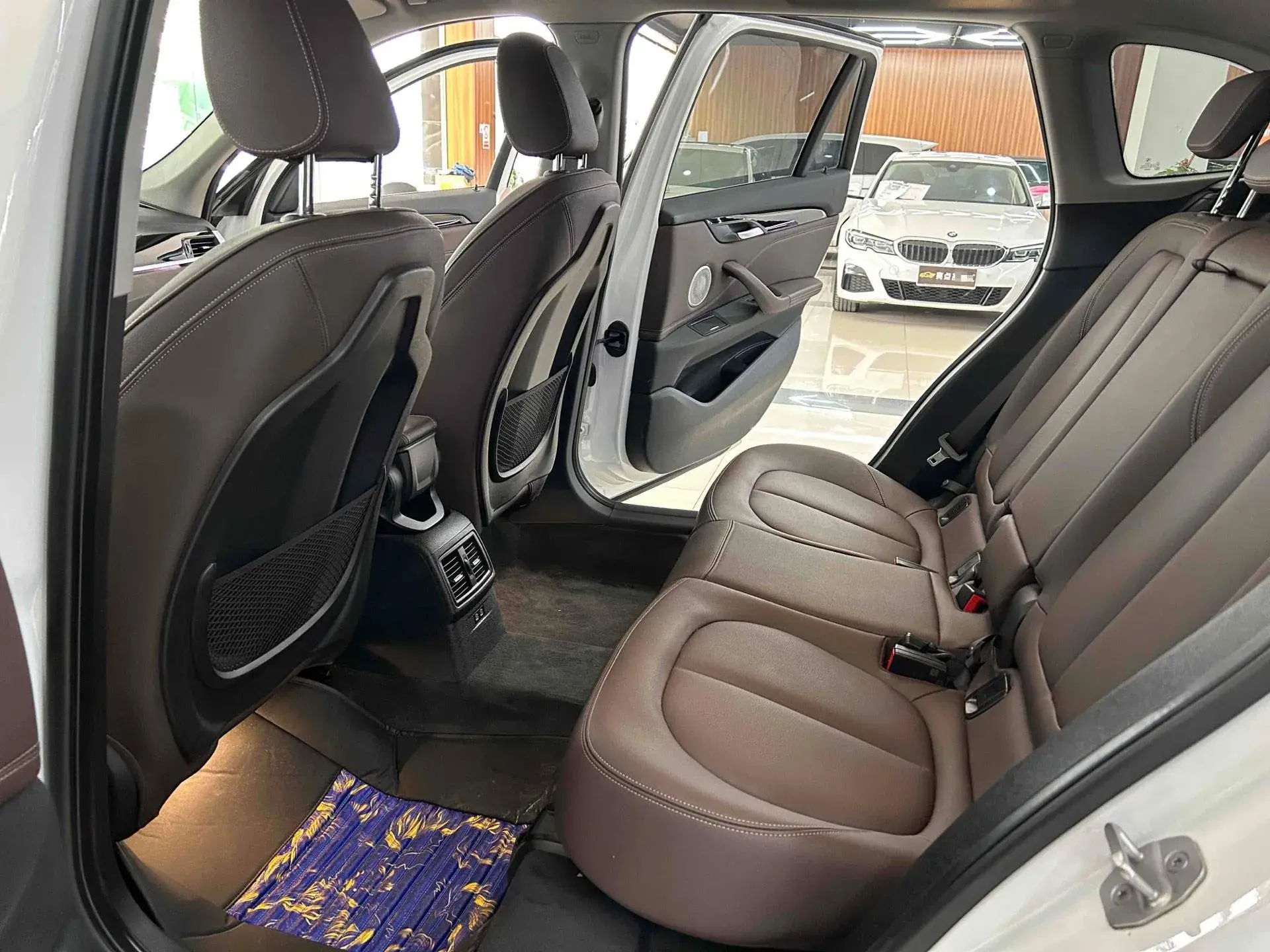 2021 BMW X1 thumbnail 3