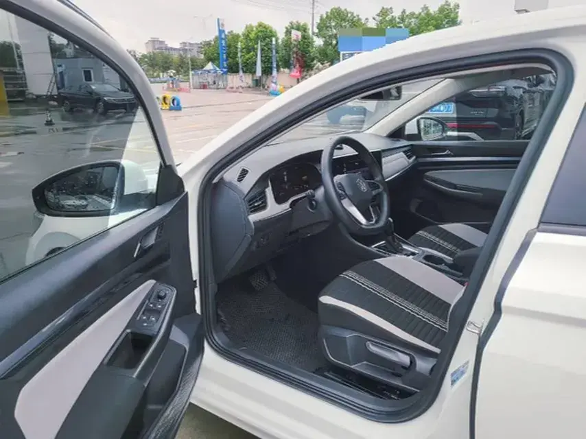 2023 VOLKSWAGEN BORA thumbnail 4