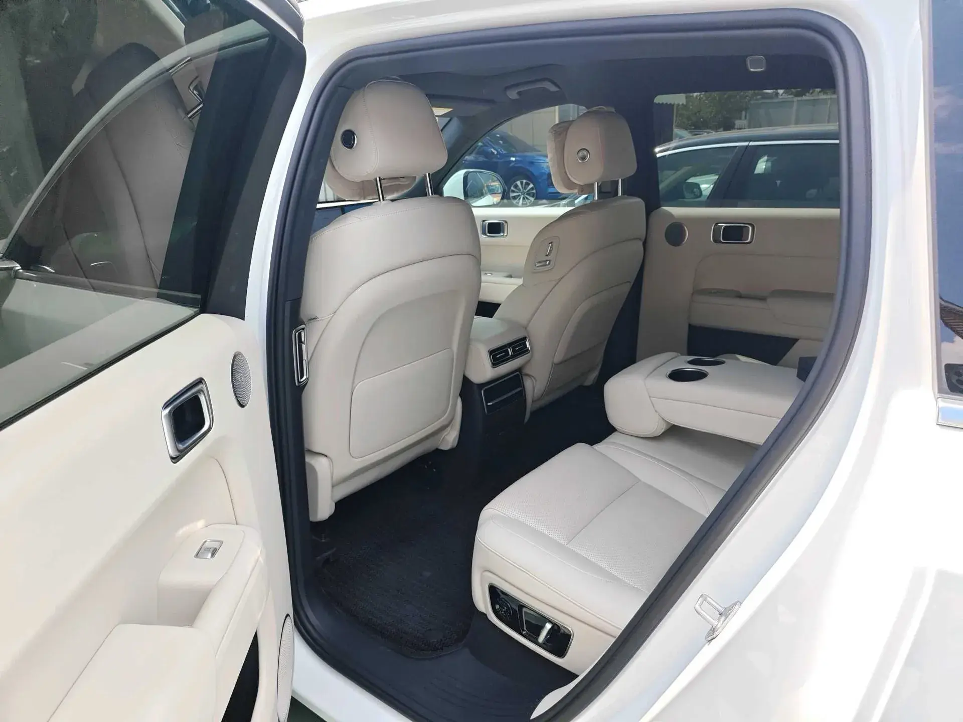 2023 LI L7 thumbnail 4