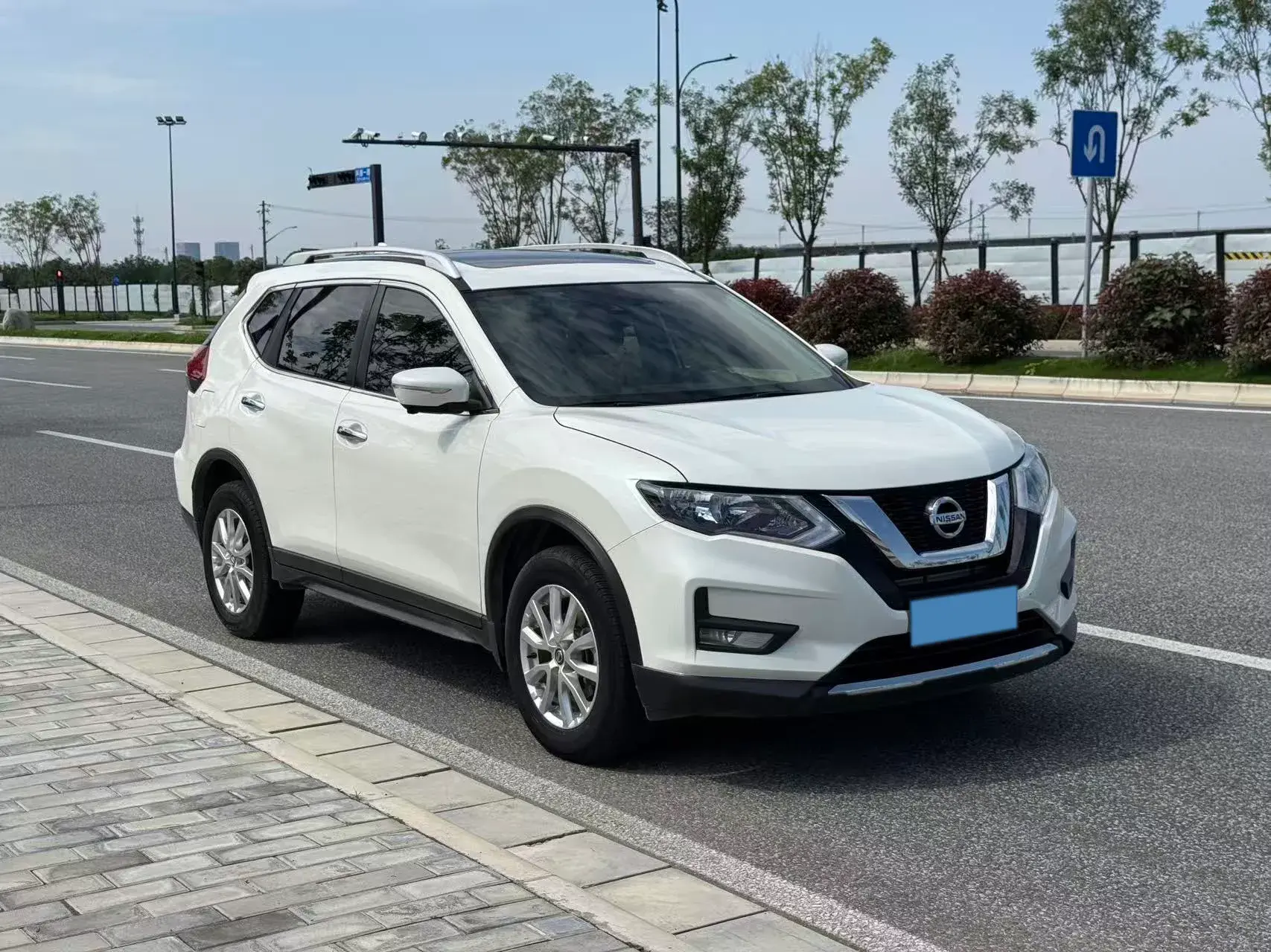 2021 NISSAN X-TRAIL thumbnail 3