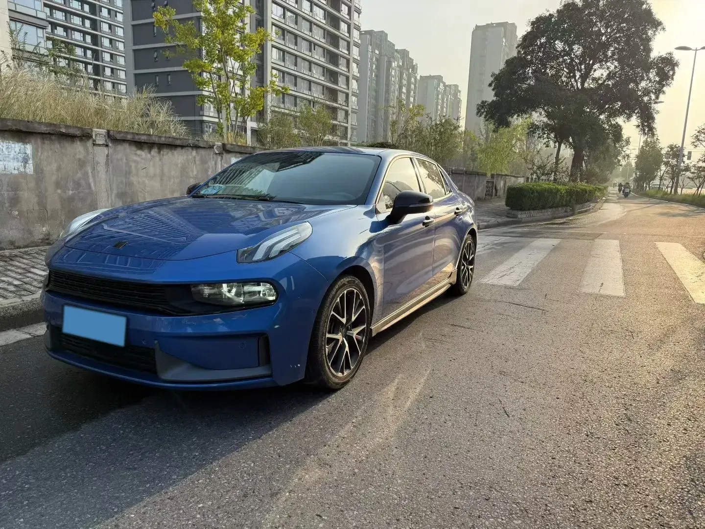 2019 LYNK&CO 03 view 1