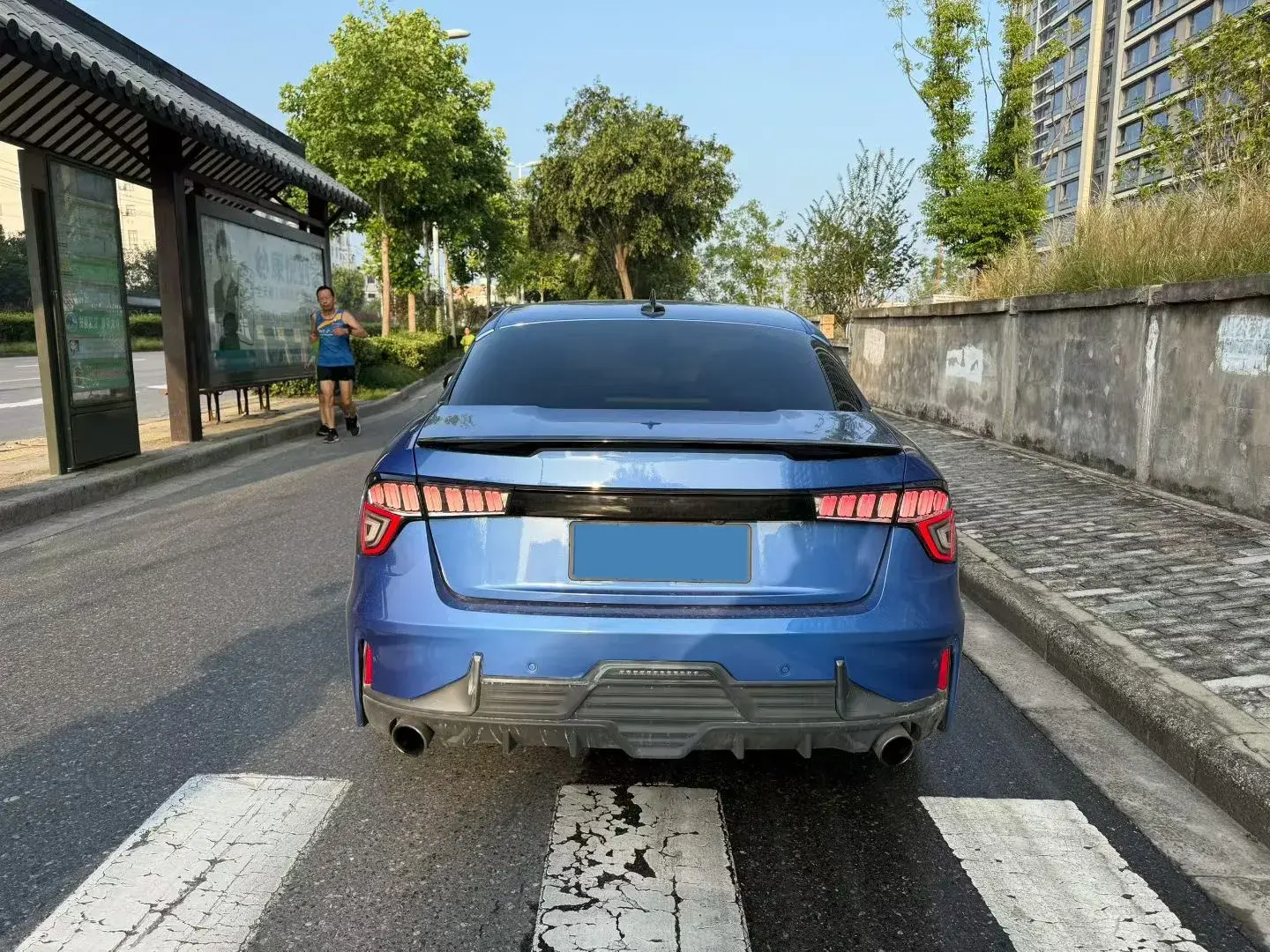 2019 LYNK&CO 03 thumbnail 4