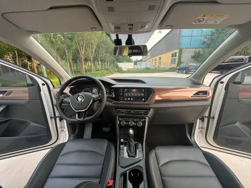 2020 VOLKSWAGEN THARU thumbnail 4