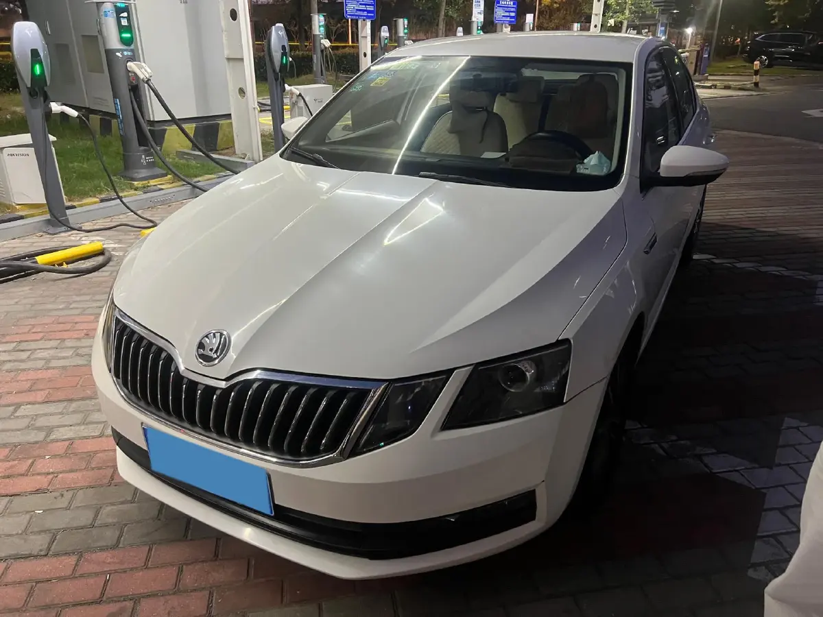 2018 Skoda Octavia 1.6L 110HP L4 6AT