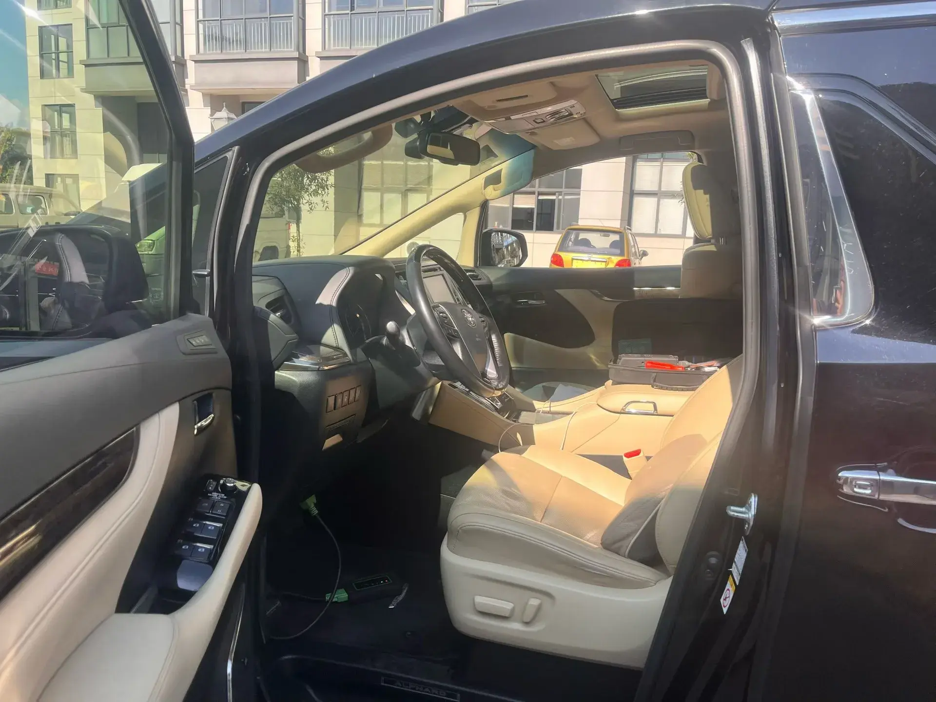 2018 TOYOTA ALPHARD thumbnail 3