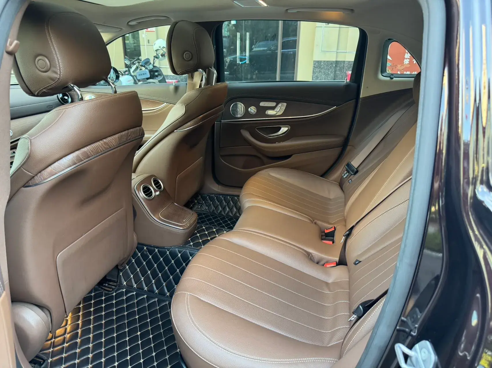 2021 MERCEDES-BENZ E thumbnail 4