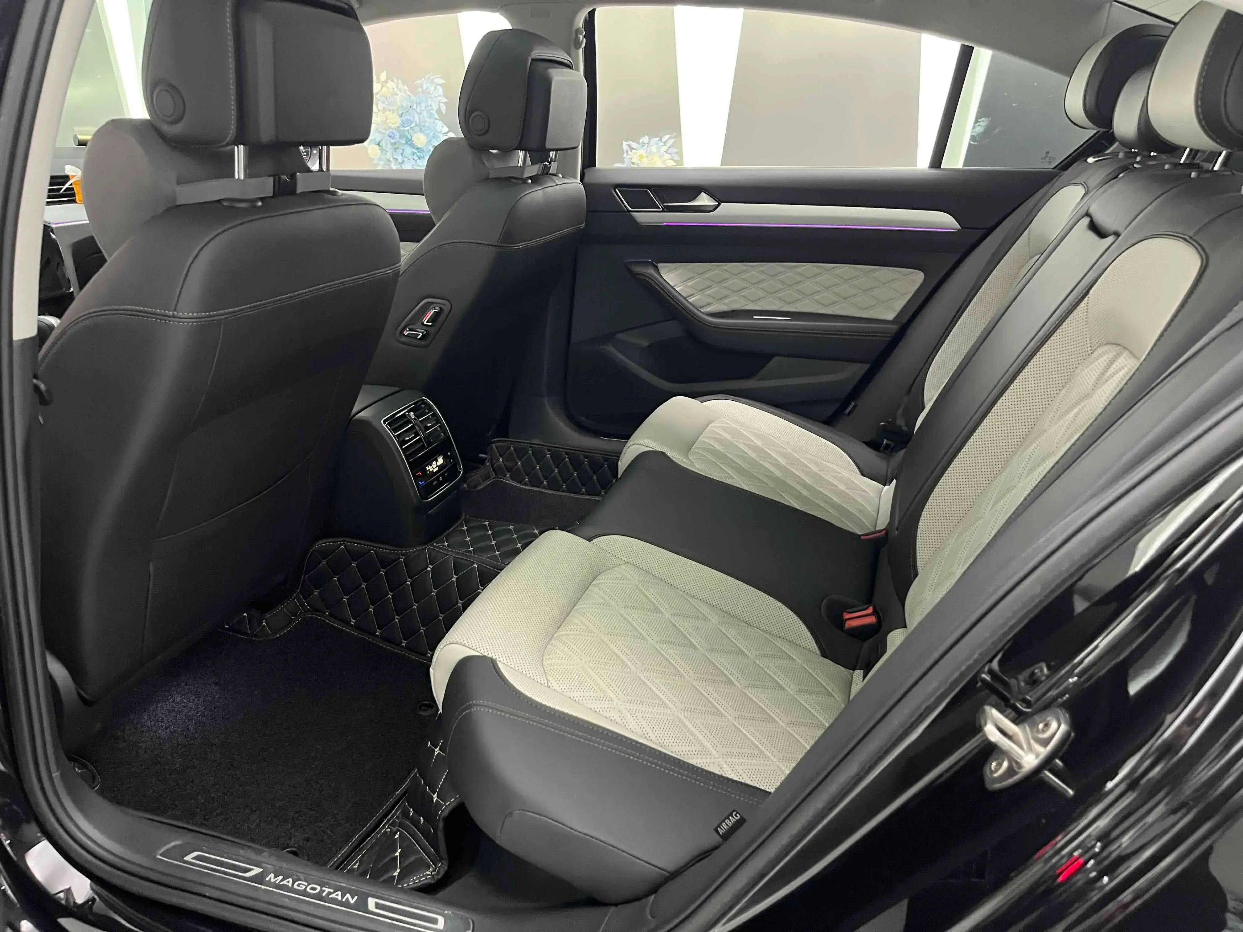 2023 VOLKSWAGEN MAGOTAN thumbnail 2