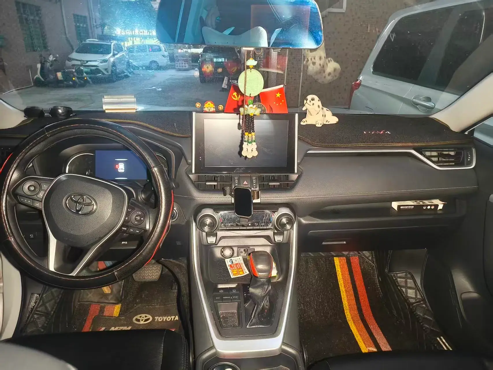 2021 TOYOTA RAV4 thumbnail 4