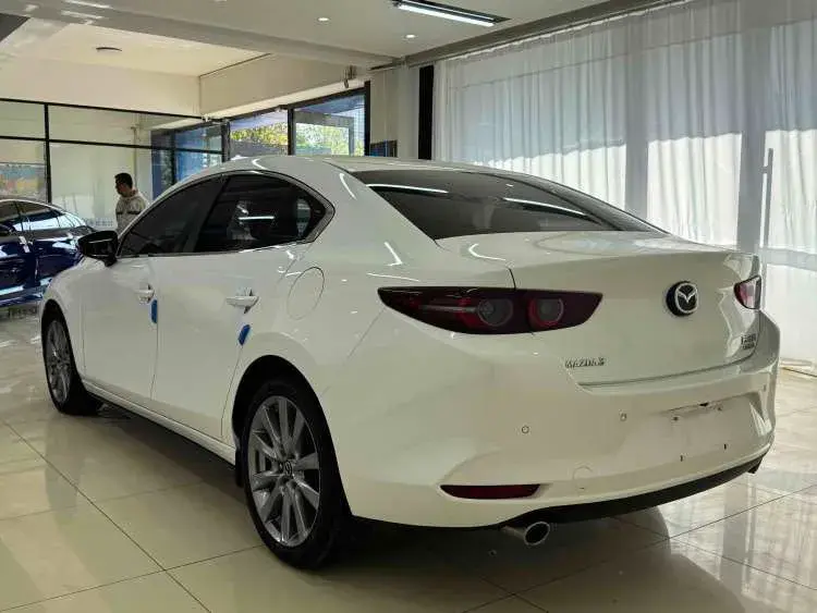 2021 MAZDA 3 thumbnail 4