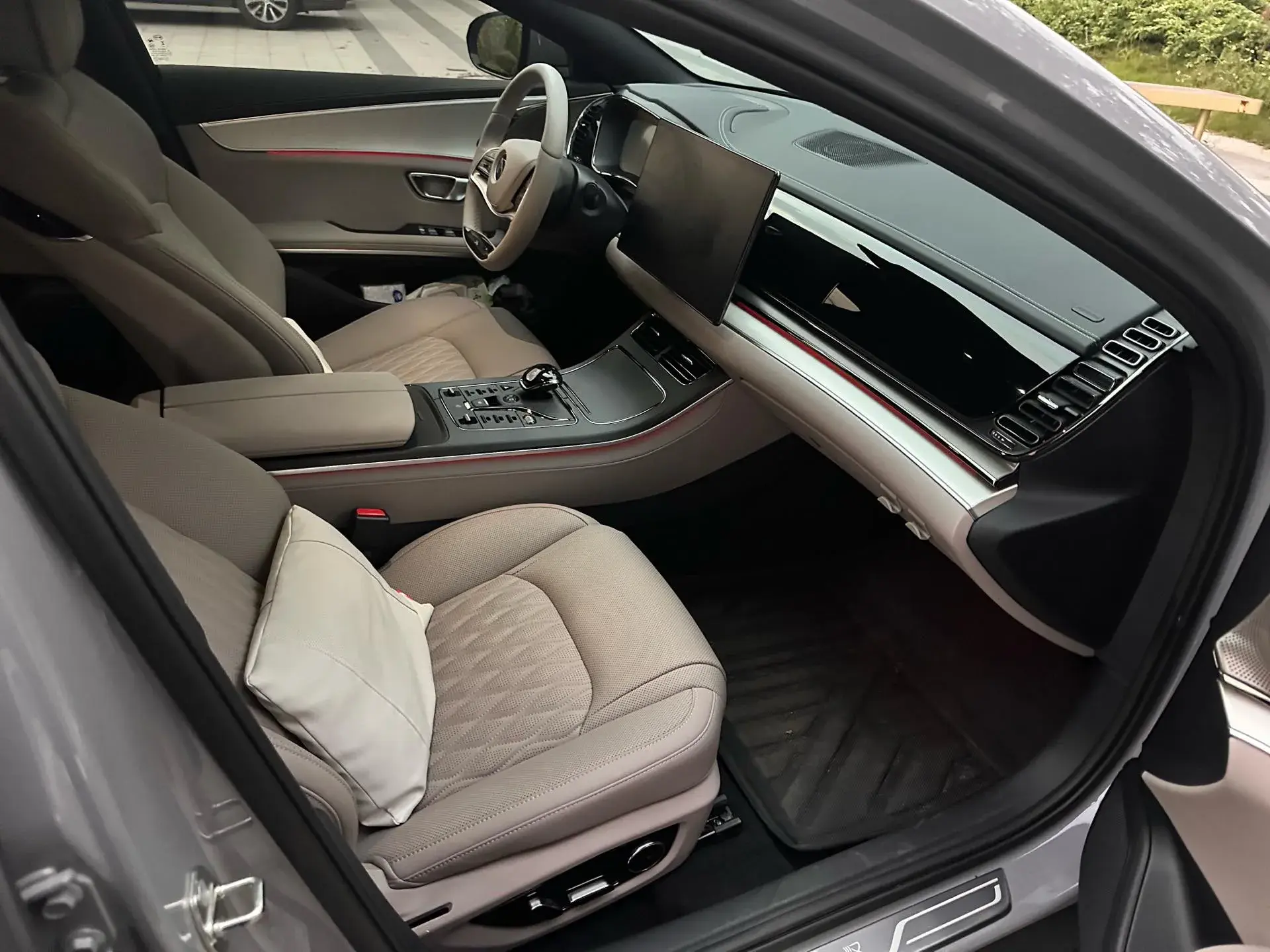 2025 BYD HAN thumbnail 2